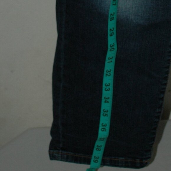 Torrid Boyfriend Jeans – Flaw - Medium Wash Stretch Denim Cropped Plus Size 18 - Picture 16 of 16